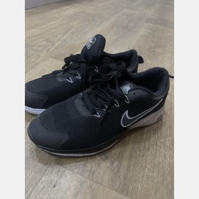 حذاء NIKE (نعل أبيض)