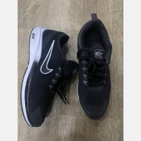 حذاء NIKE (نعل أبيض)