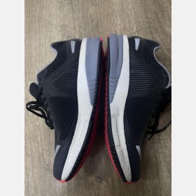 حذاء reebok (نعل أحمر)