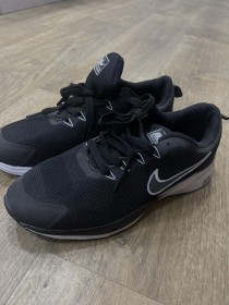 حذاء NIKE (نعل أبيض)