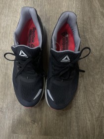 حذاء reebok (نعل أحمر)