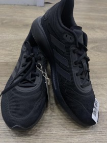 حذاء Adidas أسود