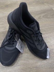 حذاء Adidas أسود