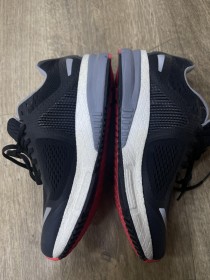 حذاء reebok (نعل أحمر)